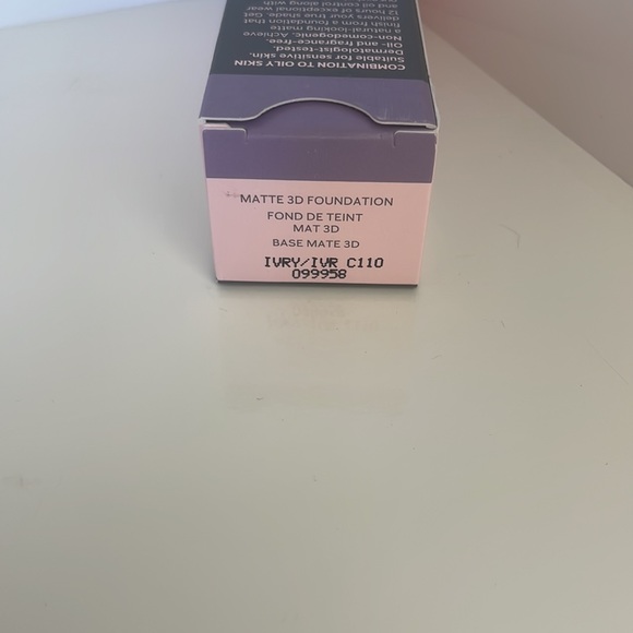 Mary Kay Matte 3D Foundation Ivory C110 - Picture 2 of 2